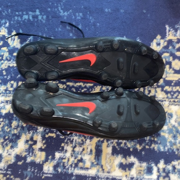 Nike Medio FG US Size 12 Black/Red/White Cleats 442122-061 Year 2011 - Picture 6 of 7